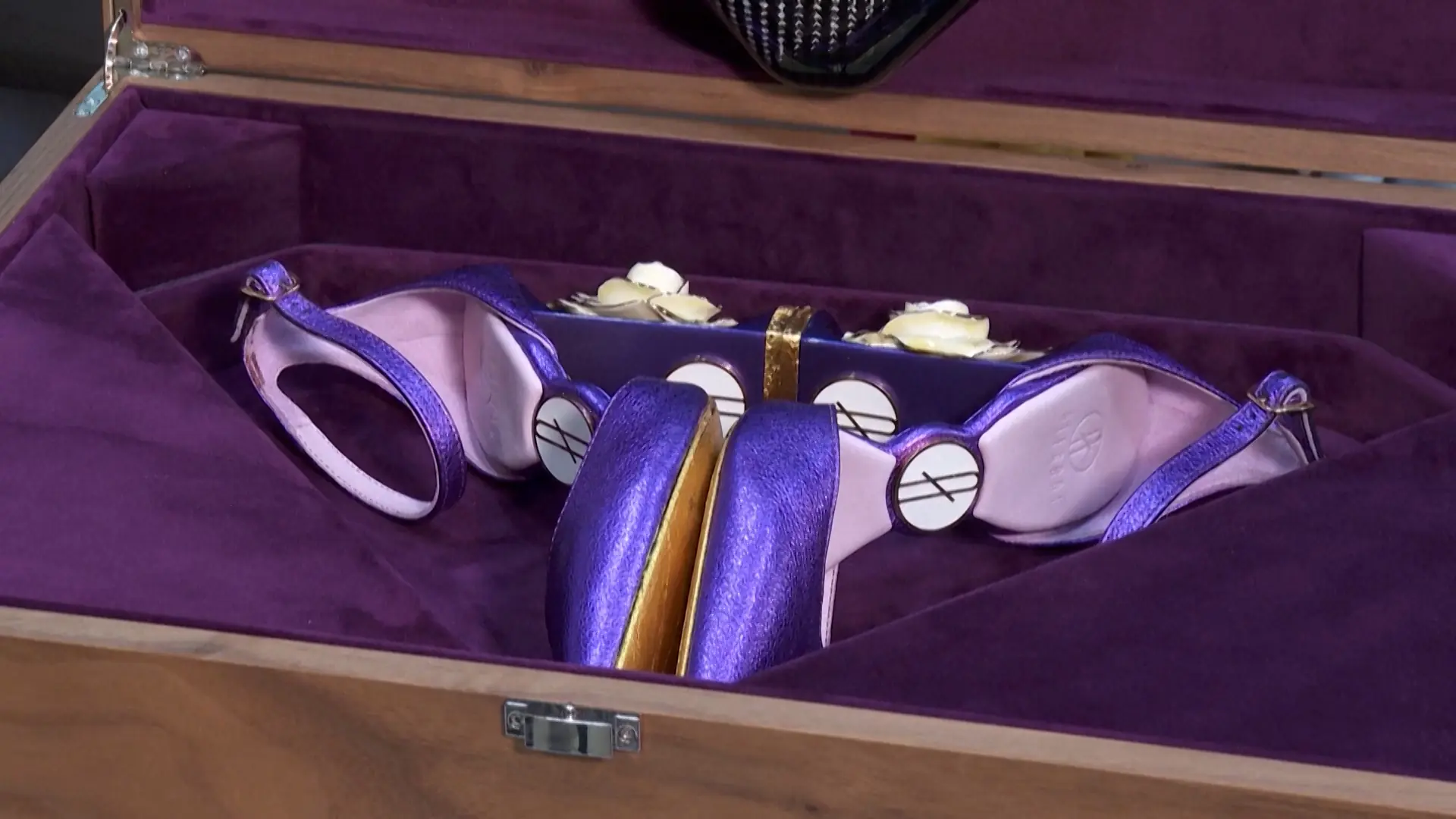 Serbia: Sản xuất giày cao gót từ niềm đam mê siêu xe